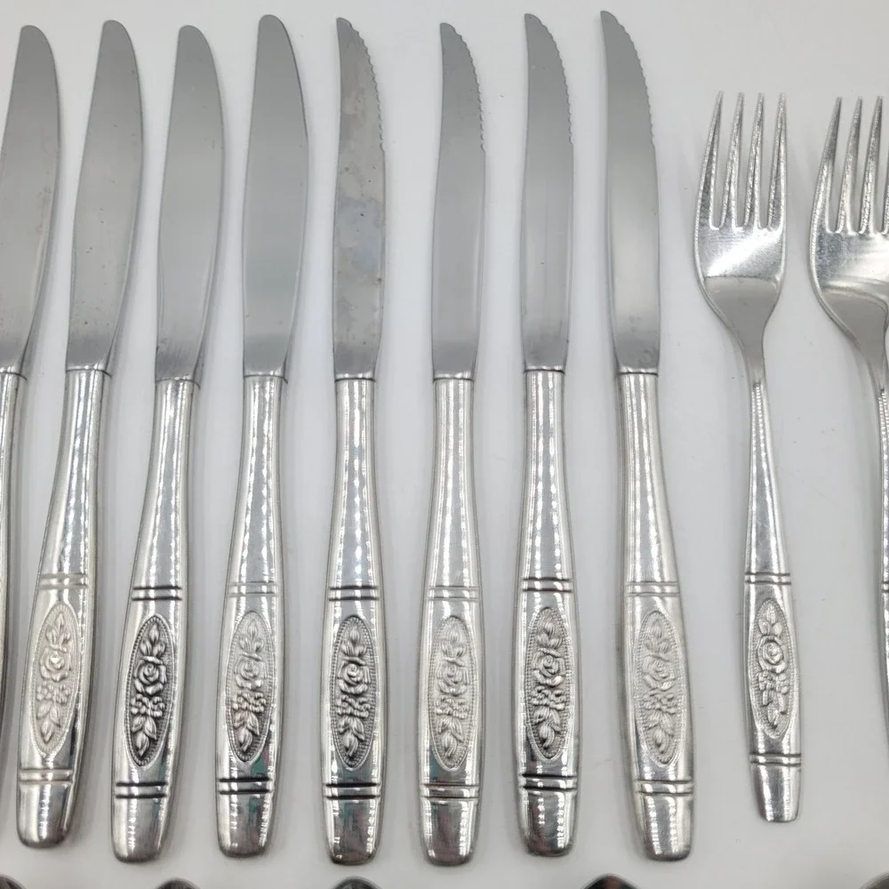 31pc VTG Oneida Rose Pendant Stainless Flatware Set Knives Forks Spoons Floral